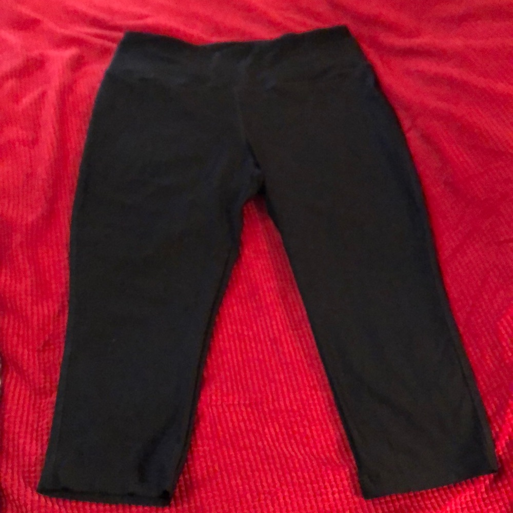 Women’s athletic stretch crop leggings